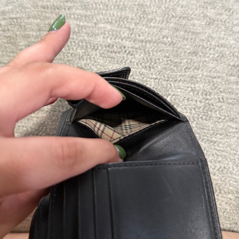 Burberry Black Wallet Sleek Minimalist Design - Picture 12 of 13